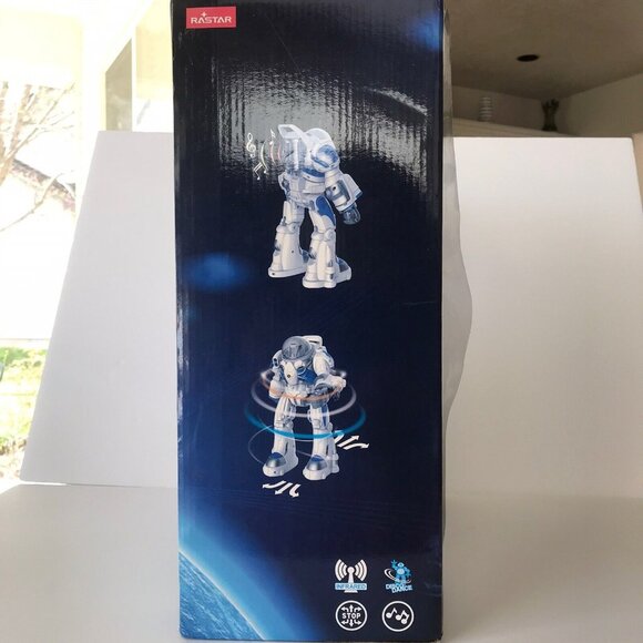 New Rastar RS-Robot Animated Spaceman Cyborg Kingbot Remote Controlled 11 Func - Picture 3 of 10